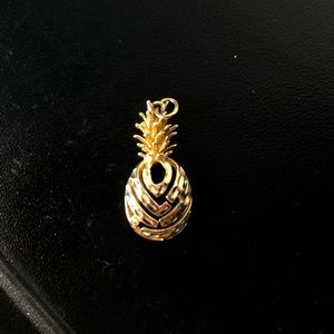 🍍Beautiful Solid 14kt Gold Pineapple Pendant🍍